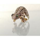 Ring, 'Frosch', RG 750, Brillanten zus. ca. 4.65 ct., champagnerfarben/vs-si, 2 Tsavorite, 18 g, RM