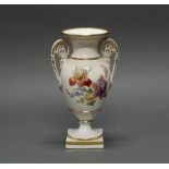Vase, Meissen, Schwertermarke, 1850-1924, 1. Wahl, Amphorenform, beidseitig farbige Blumenbuketts,