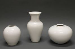 3 Vasen, KPM Berlin, Weißporzellan, verschiedene Formen, 17-28 cm hoch