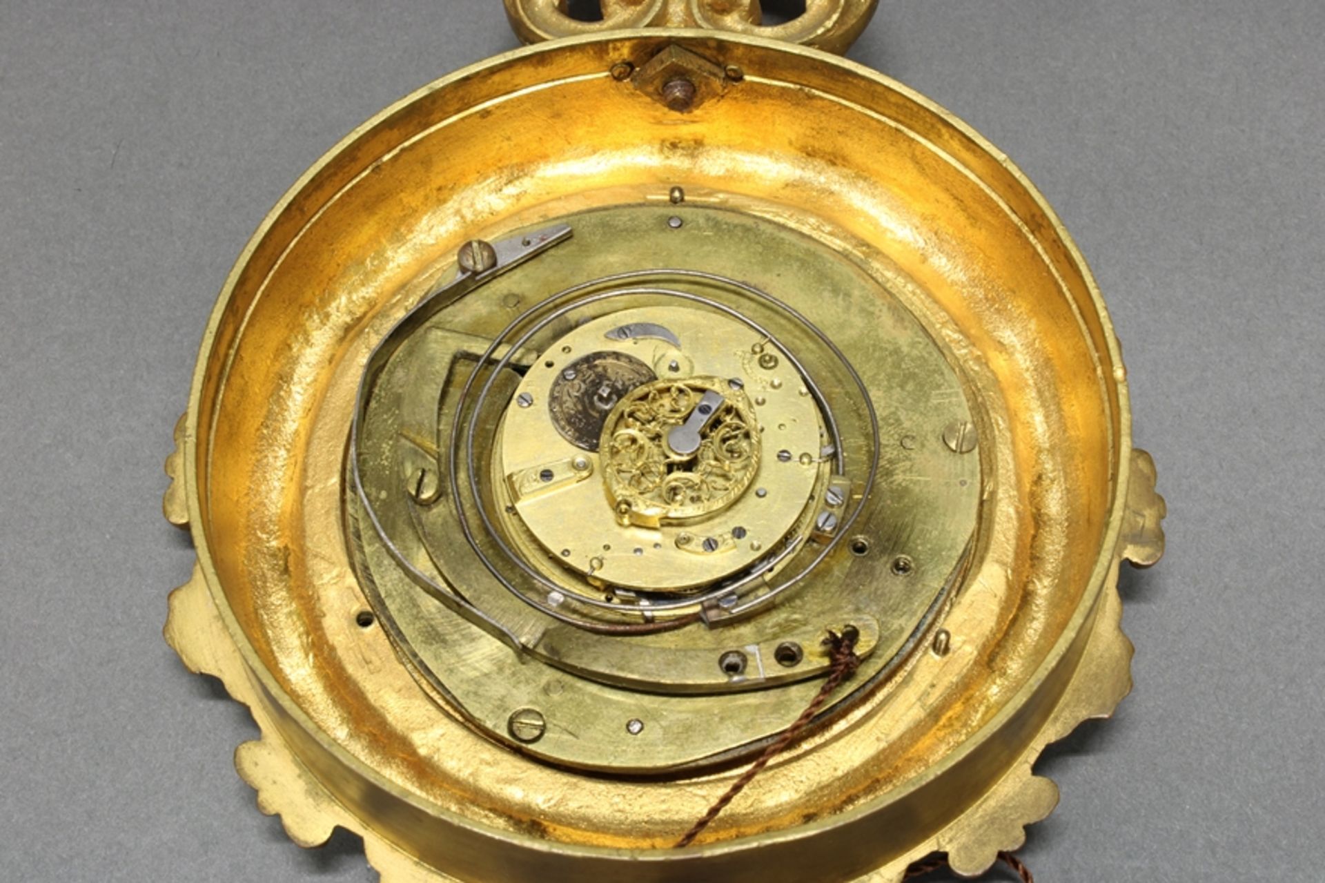 Kleine Empire Wanduhr, Frankreich, 2. Hälfte 19. Jh., Marriage, Spindel-Taschenuhrwerk, Kette/Schne - Bild 3 aus 3