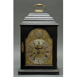 Bracket Clock, England, Mitte 18. Jh., Plakette im Bogenfeld und Werk, signiert Dav.Compigne, Winto