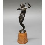 Bronze, schwarzbraun patiniert, "Tanzender weiblicher Akt", auf der Plinthe bezeichnet Werson, auf