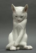 Porzellanfigur, "Sitzende Katze", Royal Kopenhagen, Modellnummer 0/307, polychrom staffiert, 19 cm 