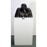 Bronze, schwarz patiniert, "Grosse Büste II", 1994, 46.5 cm hoch, 60 cm breit, weißer Holzsockel an