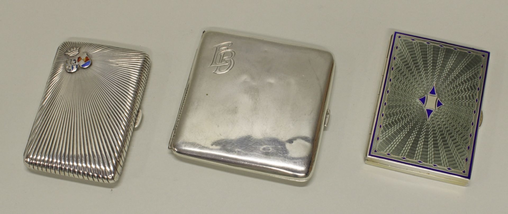 3 Zigarettenetuis, Silber 800/900, Österreich, deutsch, verschieden, 1x Monogramm, teils innen verg