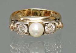 Ring, 1940er Jahre, GG 585, 2 Diamanten, Altschliff, 1 Akoya-Zuchtperle ø ca. 5 mm, 4 g, RM 18