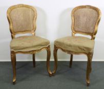Paar Stühle im Louis-Quinze-Stil, Ende 19. Jh., golden gefasst, Rückenlehne in Rattan, Sitzpolster 