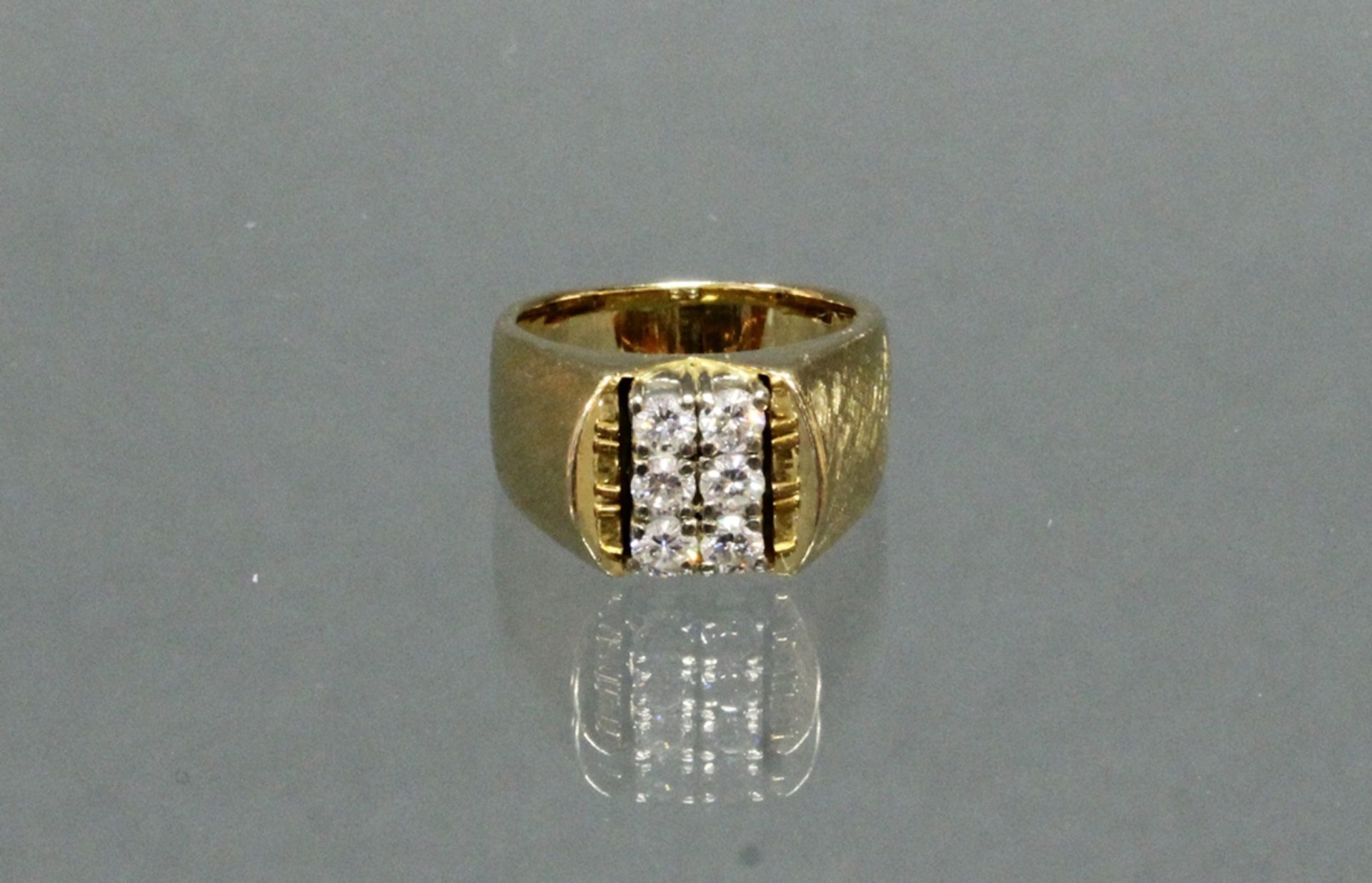 Ring, 1970er Jahre, GG 750, mattiert, 6 Brillanten zus. ca. 0.60 ct., etwa w/si, 10 g, RM 16