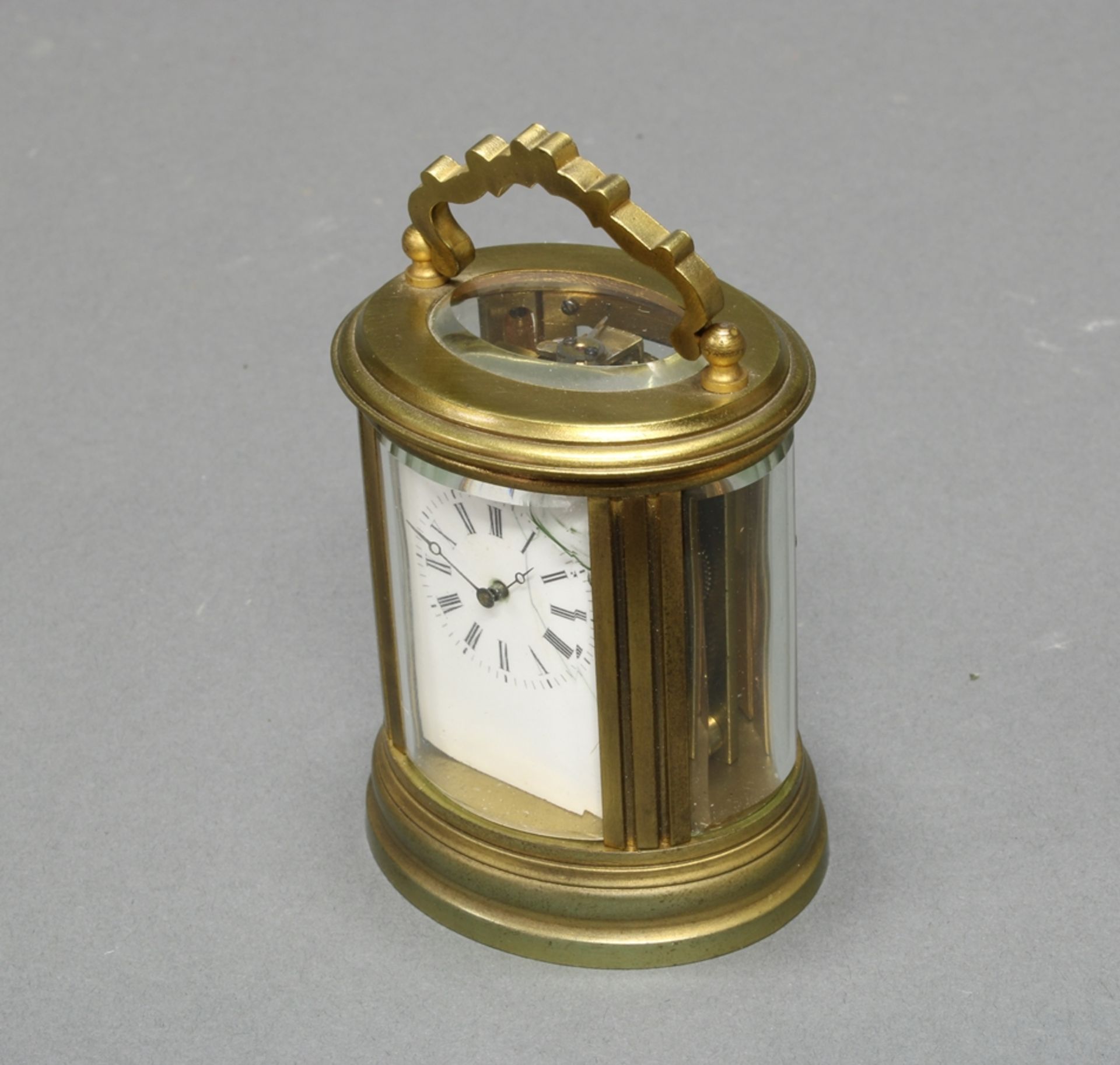 Miniatur-Reiseuhr, Frankreich, um 1870, ovales Messinggehäuse, fünfseitig verglast, weißes Email-Zi - Image 3 of 5