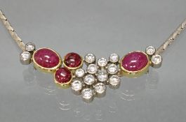 Anhänger, WG/GG 750, 4 Rubin-Cabochons, 16 Diamanten zus. ca. 1.20 ct., Achtkantschliff, 9 g, an Co