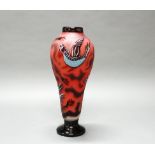 Vase, "Birds", Kosta Boda Edition, Nr. 014002/60, Auflage 59/60, Glas, farbiger Dekor auf rotem Gr