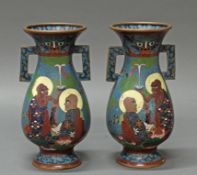 Paar Henkelvasen, Japan, um 1900, Cloisonné, polychrom, Szenen mit Rakan und Lotosblüten, Taotie-Ma