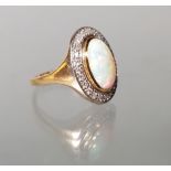 Ring, GG 750, Vollopal-Cabochon, 24 Besatz-Diamanten zus. ca. 0.24 ct., 8 g, RM 18
