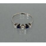 Ring, WG 750, 3 Brillanten zus. ca. 0.20 ct., etwa w/si, 2 runde facettierte Saphire, 2 g, RM 18.5