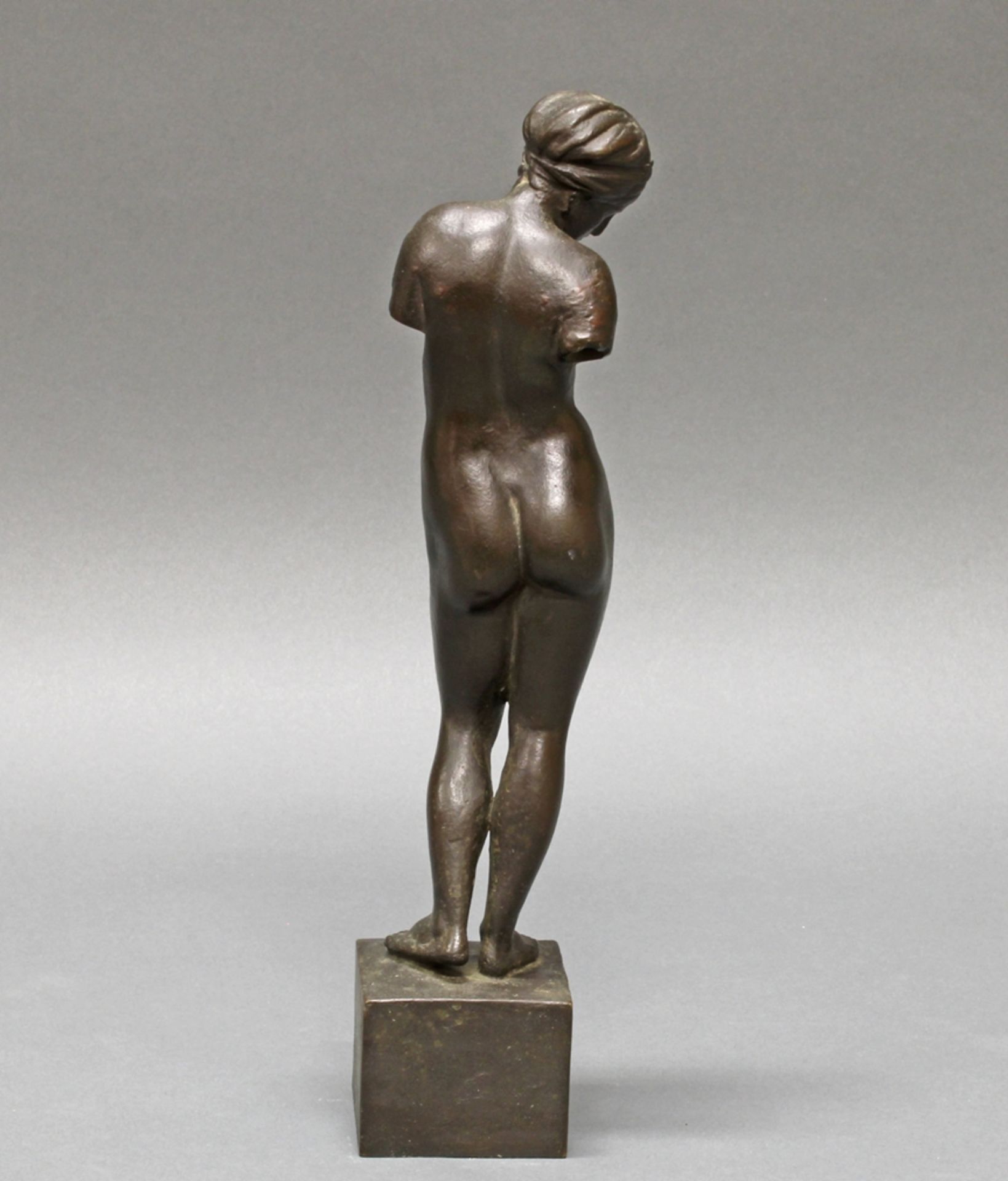 Bronze, dunkelbraun patiniert, "Weiblicher Akt", 29 cm hoch - Image 3 of 3