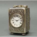 Reiseuhr, England, London, 1896, Silber 925, fünfseitig reliefierter Dekor, auf vier Quetschfüßchen