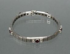 Armband, WG 750, mattiert, 5 runde facettierte Rubine zus. ca. 1.25 ct., 10 Brillanten zus. ca. 0.8