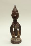 Ibedji-Figur, weiblich, Joruba, Nigeria, Afrika, authentisch, Holz, dunkle Patina, kleine Perlenket