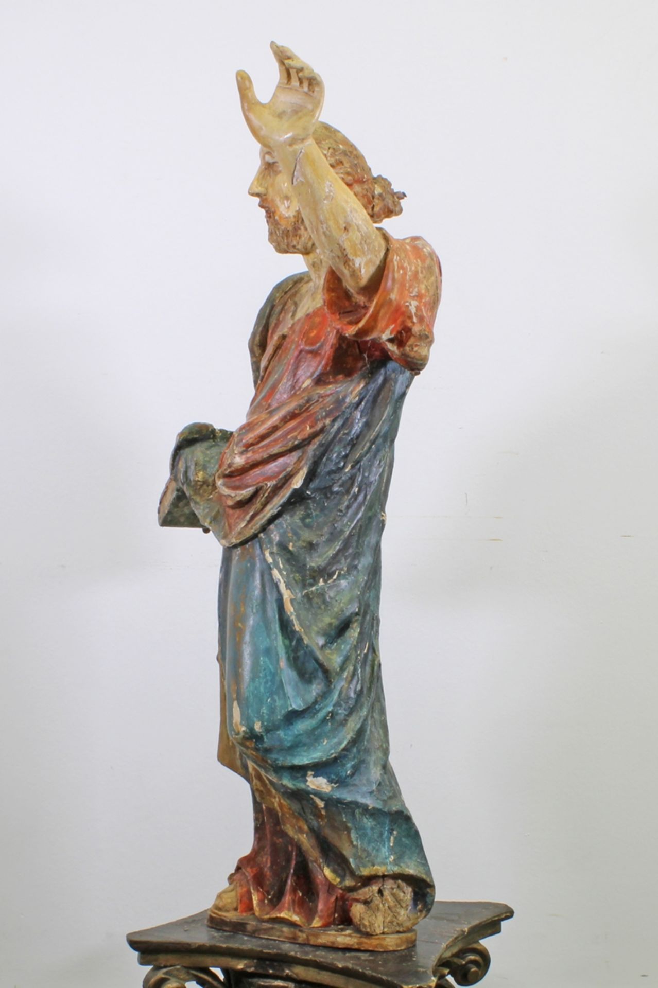 Skulptur, Holz geschnitzt, "Hl. Petrus (?)", 17./18. Jh., Kapitel als Sockel, H. 86 bzw. 126 cm, Fa - Image 3 of 6
