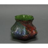 Vase, womöglich Loetz Witwe, 1920er Jahre, Glas, grün, Rillendekor mit farbigen Aufschmelzungen, ge