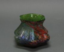 Vase, womöglich Loetz Witwe, 1920er Jahre, Glas, grün, Rillendekor mit farbigen Aufschmelzungen, ge