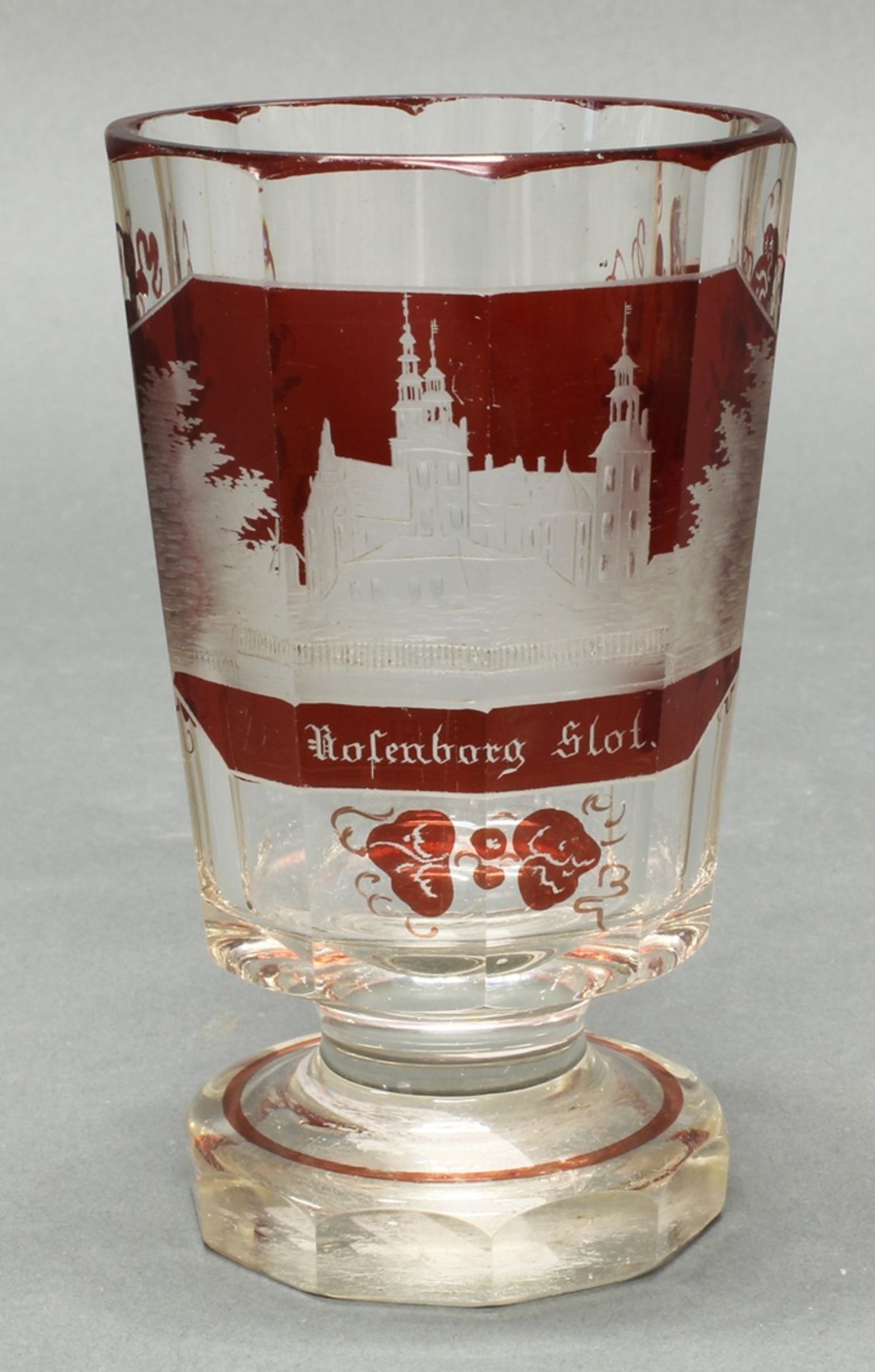 Souvenirbecher, "Rosenborg Slot", 1870er Jahre, farbloses Kristallglas, rubinroter Überfangdekor, g