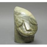 Skulptur, Shona-Kunst, Serpentinstein geschnitzt, "Kopf", am Fuß bezeichnet P. Muriro, 17 cm hoch,