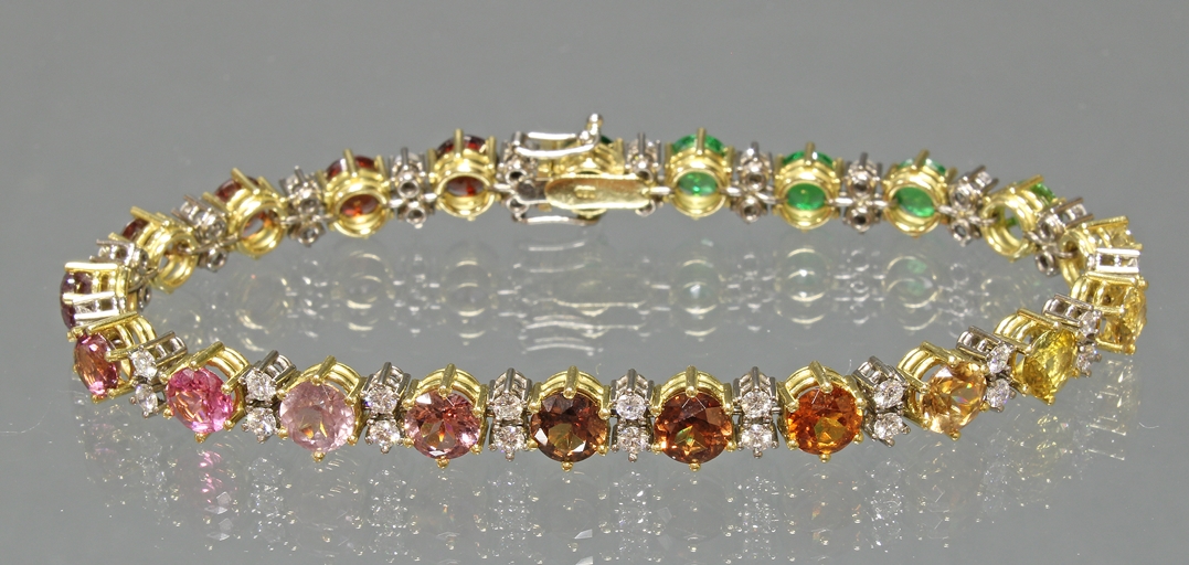 Armband, GG 750, 42 Brillanten zus. ca. 2.10 ct., 21 verschiedenfarbene Edelsteine u.a. Citrin, ver - Image 2 of 2