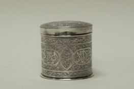 Deckeldose, Silber, Ägypten, Ornamentdekor, 8 cm hoch, ø 8.2 cm, ca. 165 g, etwas gedellt