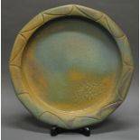 Platte, Keramik, Ende 20. Jh., ocker-blau, ø 53 cm