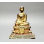 Sitzender Mönch, Thailand, 19. Jh., Ratanakosin, Bronze, Reste von Schwarzlack mit Vergoldung, in M