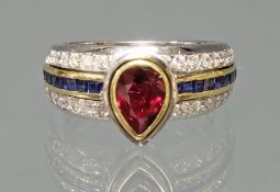 Ring, WG/GG 750, 1 Rubin im Tropfenschliff, 16 Saphircarrées, 28 Diamanten zus. ca. 0.56 ct., 8 g, 