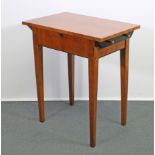 Nähtisch, Biedermeier, 19. Jh., Kirschbaum, Schublade mit Fächern, 69.5 x 59.5 x 40 cm, restauriert