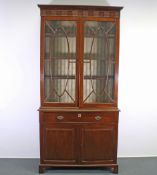 Vitrinenaufsatzschrank/"Bookcase", England um 1800, Mahagoni, zweiteiliger Korpus auf Konsolfüßen, 