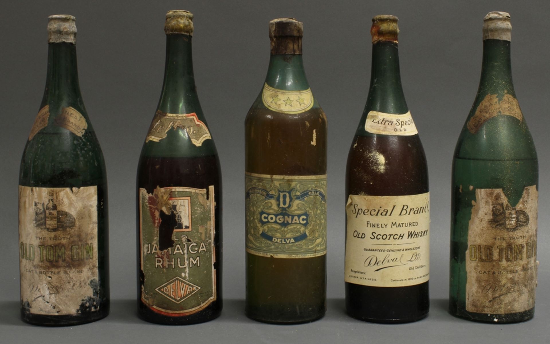 5 Flaschen, "Rommel-Schnaps", 1940er Jahre: "Old Scotch Whisky", "Cognac", "Old Jamaica Rhum", 2x "