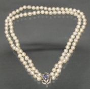 Perlenkette, zweireihig, 56 bzw. 52 Akoya-Zuchtperlen, ø ca. 6.5 mm, Schließe WG 750, 7 kleine face