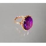 Ring, GG 750, oval facettierter Amethyst ca. 2 x 1.6 cm, 9 g, RM 16.5