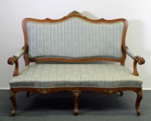 Sitzbank/Kanapee, Louis XV-Stil, wohl 19. Jh., Nussbaum geschnitzt und furniert, Zweisitzer auf fün