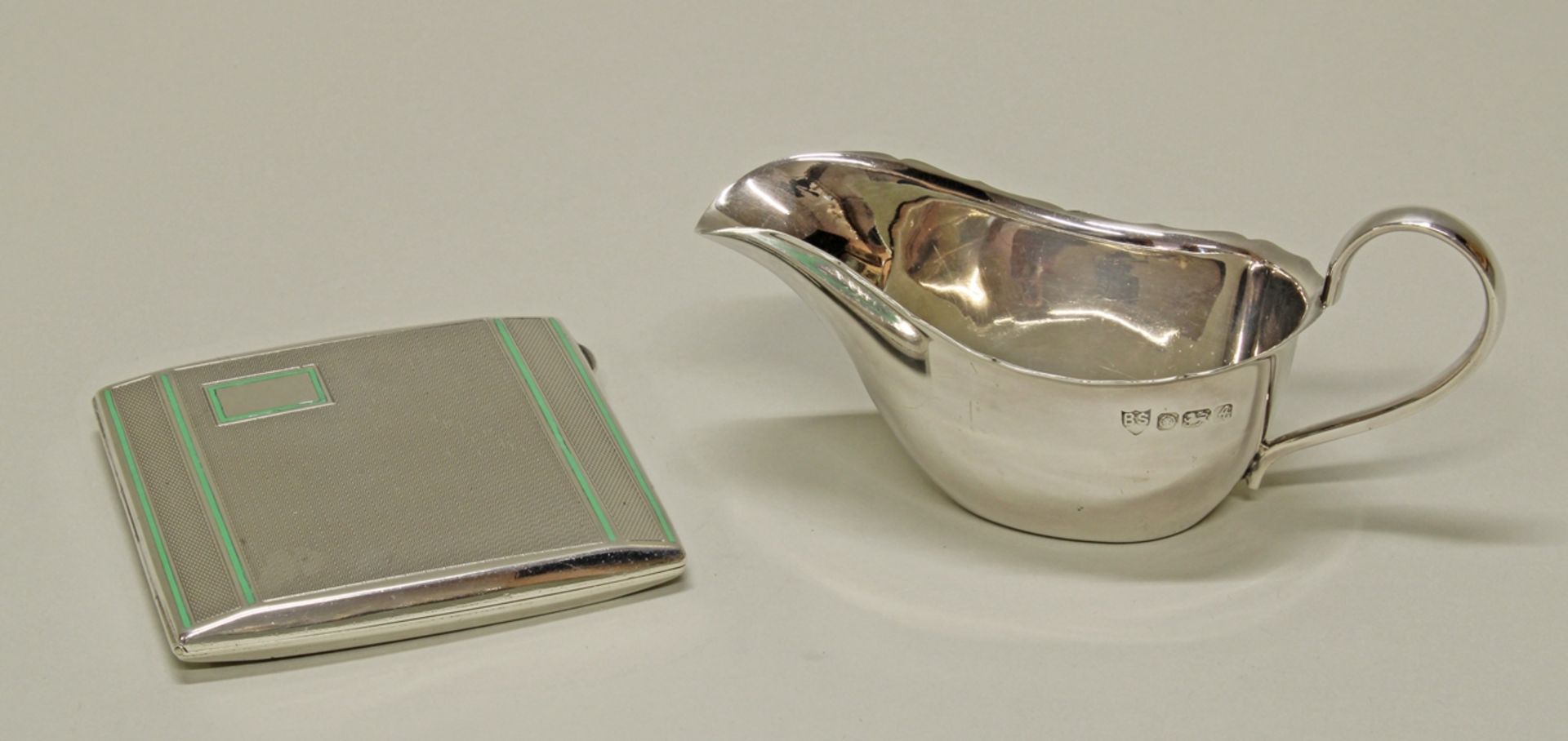 Kleine Saucière, Silber 925, Sheffield, 1975, glatt, 5,5 cm hoch, ca. 65 g;