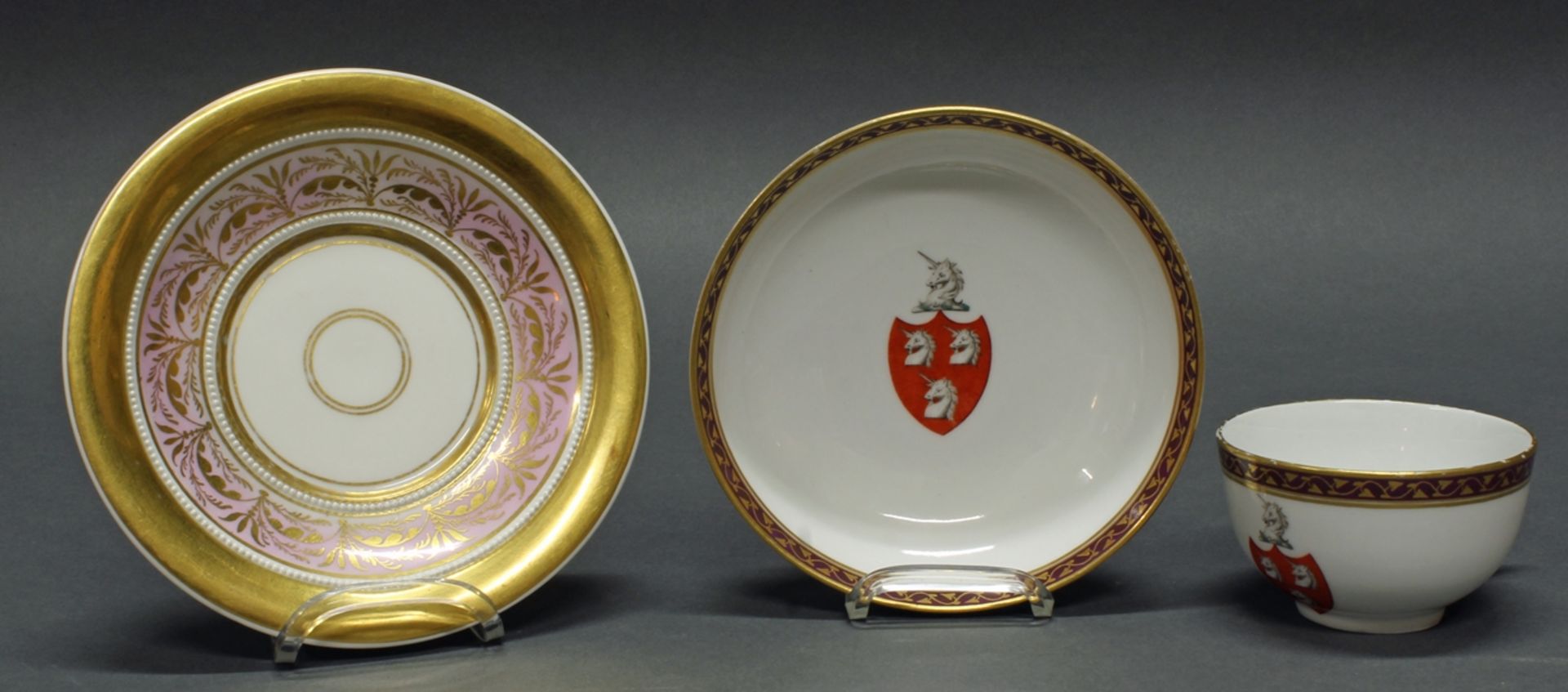 Tasse mit Untertasse, "Einhornwappen", KPM Berlin, Anfang 19. Jh., mit Blattbordüre, polychrom und