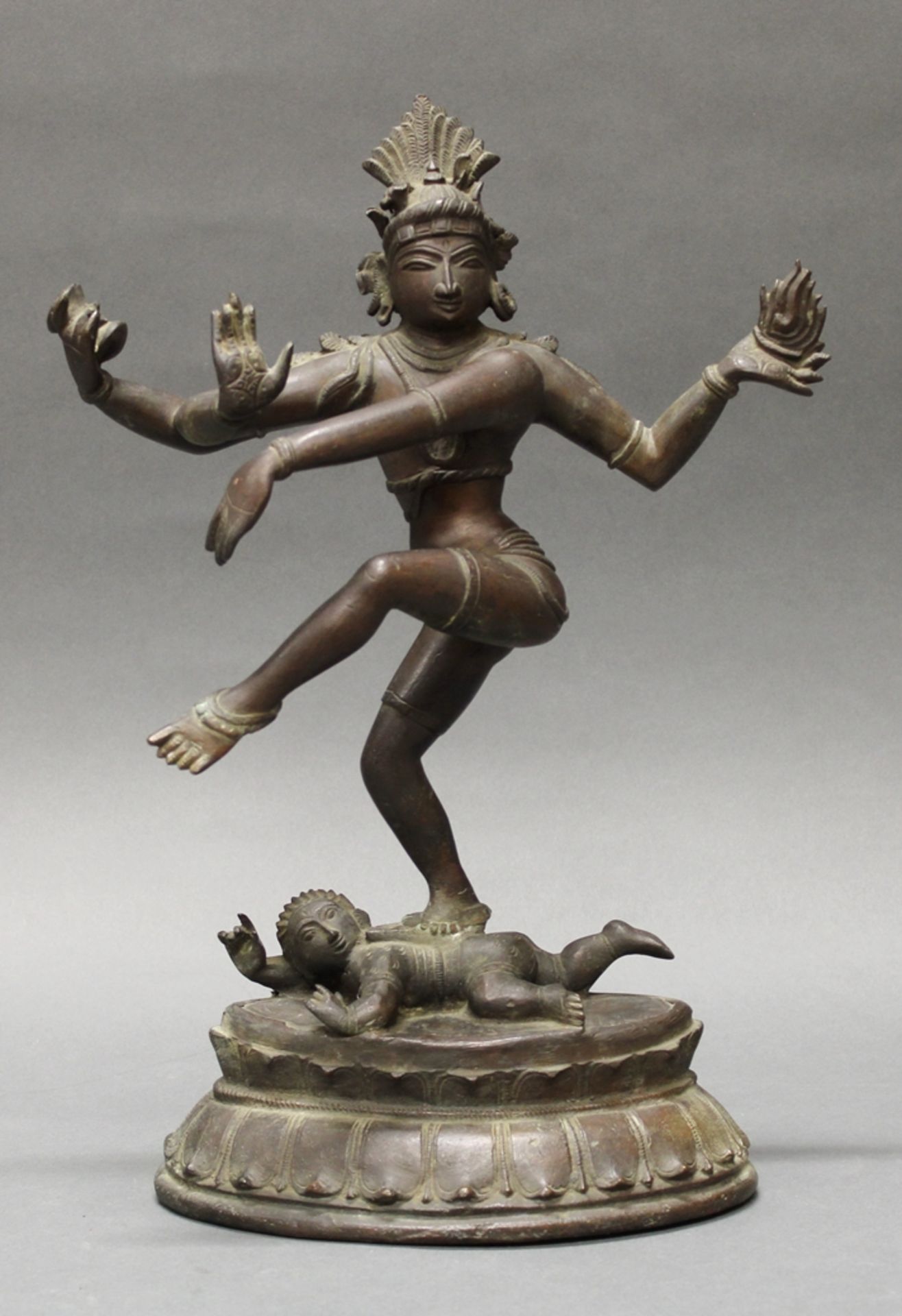 Bronze, "Nataraja", Indien, 20. Jh., patiniert, 40.5 cm hoch