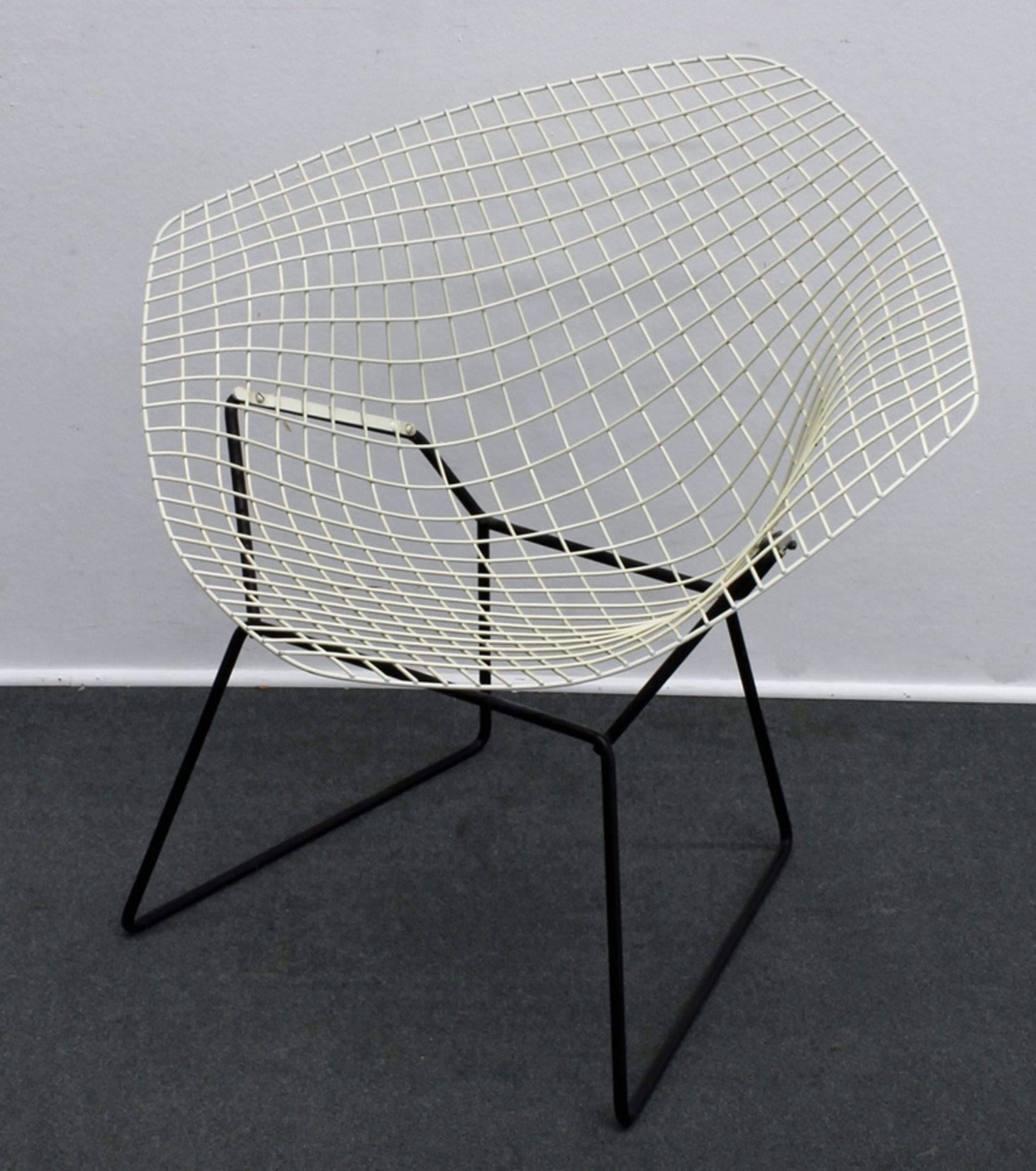 Harry Bertoya, "Diamond Chair", Nr. 421, Hersteller Knoll, 1950er Jahre, weiß/schwarz lackiert