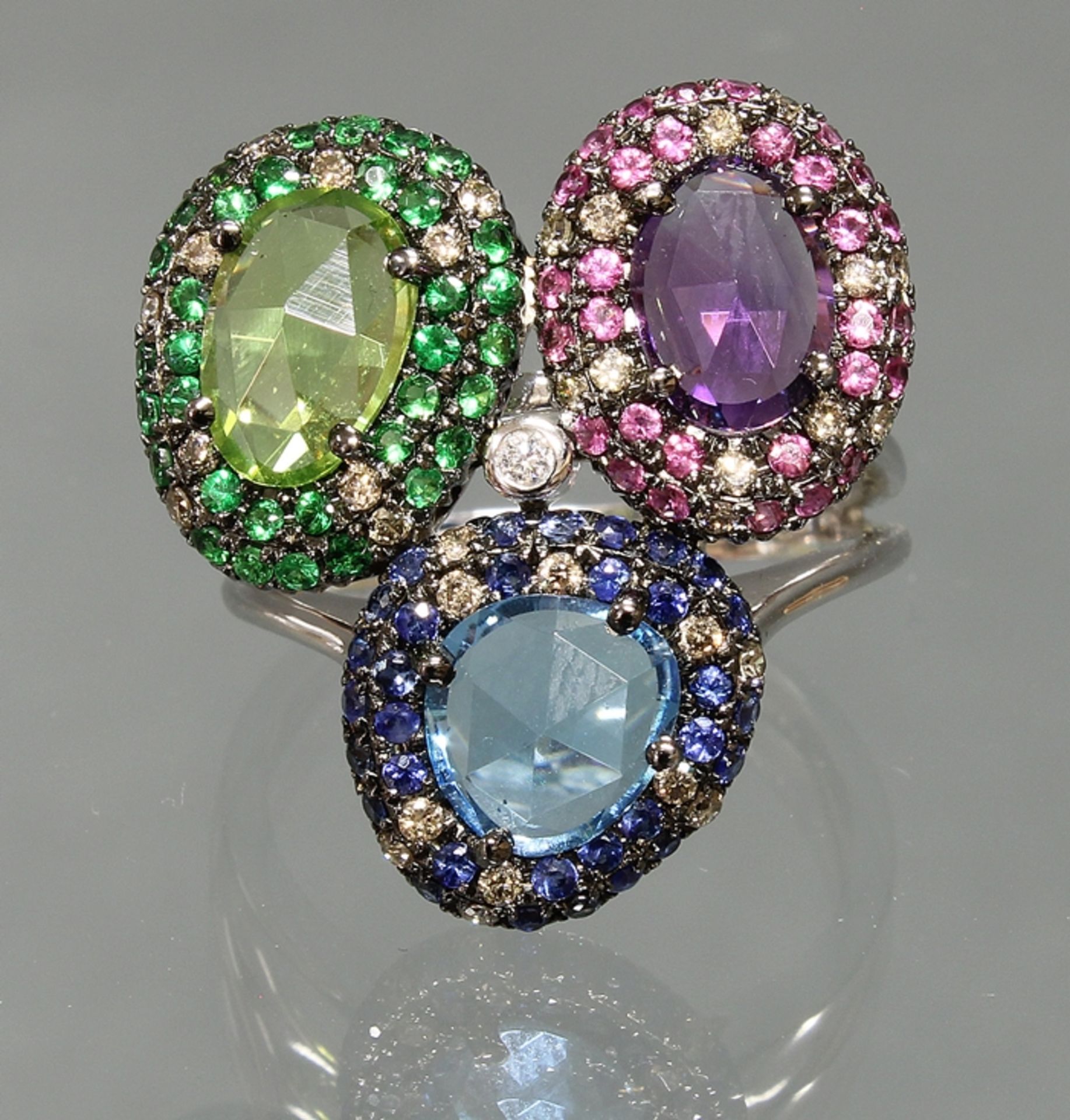 Ring, 'Blütenform', WG 750, Peridot und Tsavorit, Amethyst und pinke Saphire, Topas und blaue Saphi