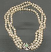 Perlenkette, dreireihig, 48, 50 bzw. 54 Akoya-Zuchtperlen ø ca. 7.5 mm, gutes Lüster, Schließe WG 7