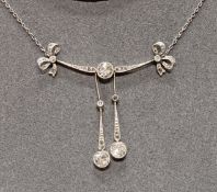 Collier, Art Deco, um 1930, Millegriff-Fassung, GG 585, Platin belötet, 3 Diamanten zus. ca. 1.50 c