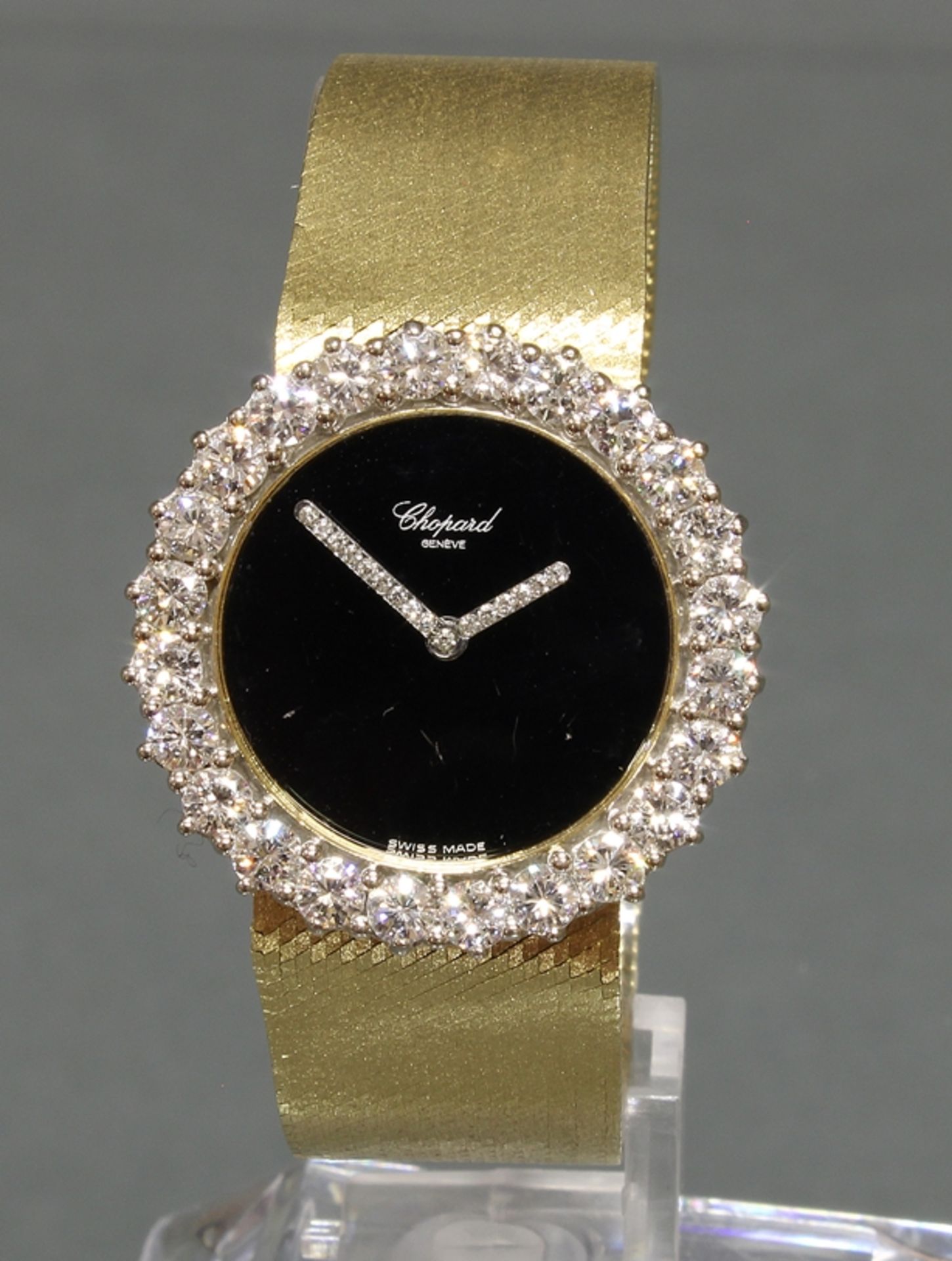 Damenarmbanduhr, Chopard, GG 750, Handaufzug, Gehäuse-Nr. 134040/4029 2, Brillant-Lünette, 24 Brill