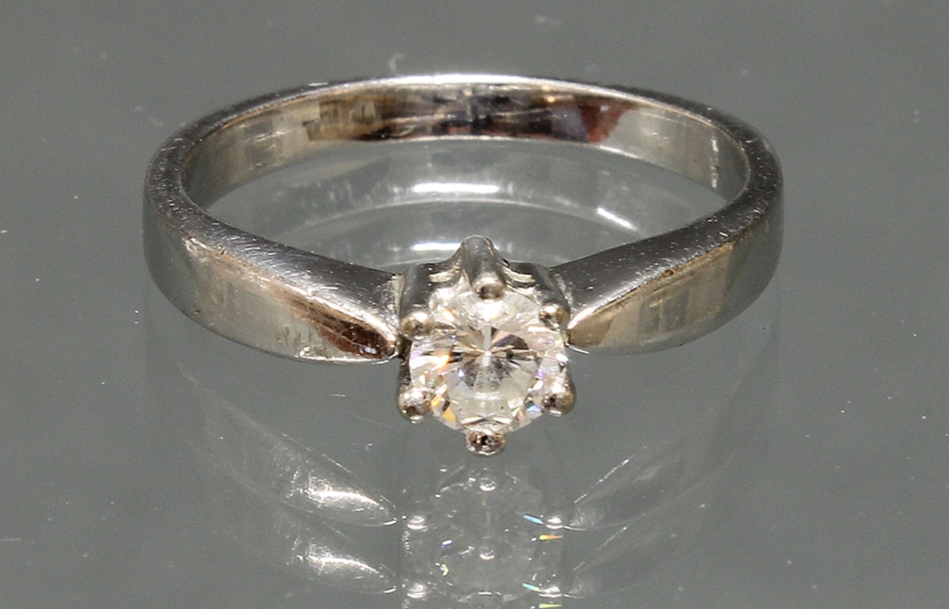 Solitär-Brillantring, WG 585, 1 Brillant ca. 0.32 ct., etwa tw/si, 3 g, RM 16