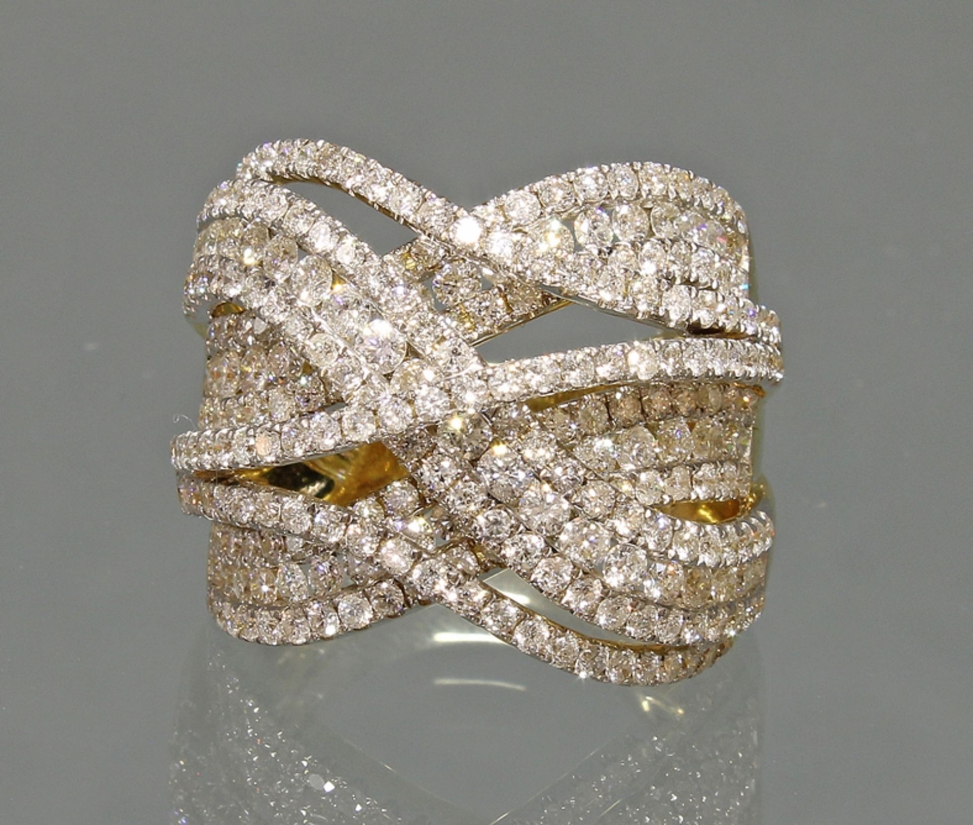 Ring, WG/GG 750, Diamanten zus. ca. 3.02 ct., etwa tw/vvs-vs, 13 g, RM 17