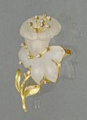Brosche, 'Kelchblüte', GG 750, Bergkristall, 28 Besatz-Diamanten (einer fehlt), 8.5 cm, 23 g
