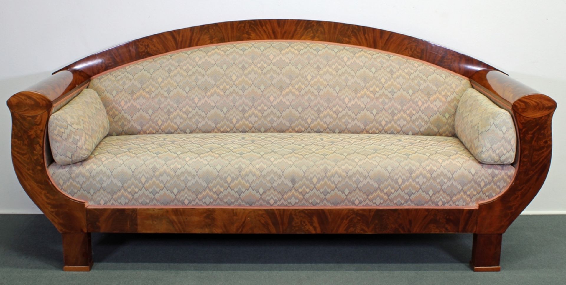 Sofa, Biedermeier/Empire, um 1820-25, Mahagoni furniert auf Eiche, Bezug erneuert, 103 x 225 x 70 c